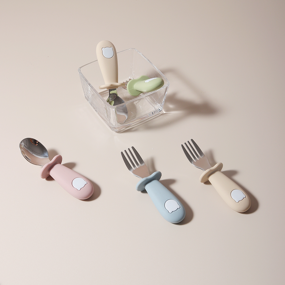 ملعقة وشوكة سيليكون على شكل با - مراجعة Baby Food Utensils وسعره